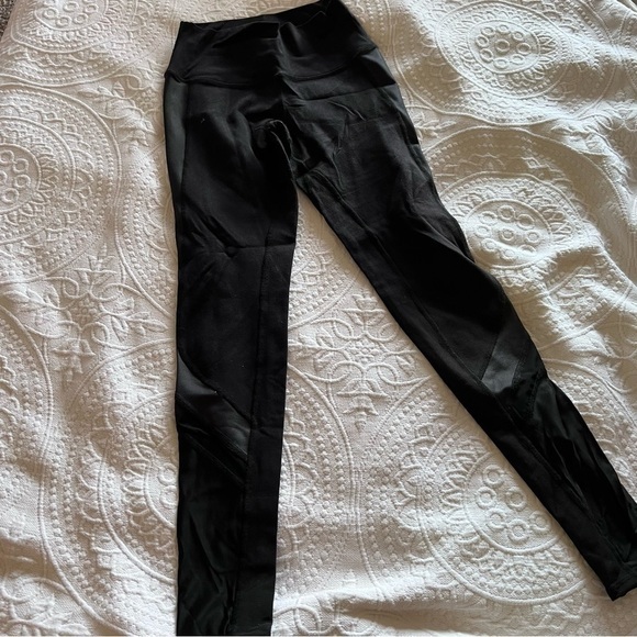 ALO Yoga Paneled‎ Mesh Leggings Black - Picture 2 of 4